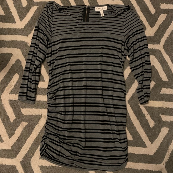 Jessica Simpson ruched side maternity top - Picture 2 of 4